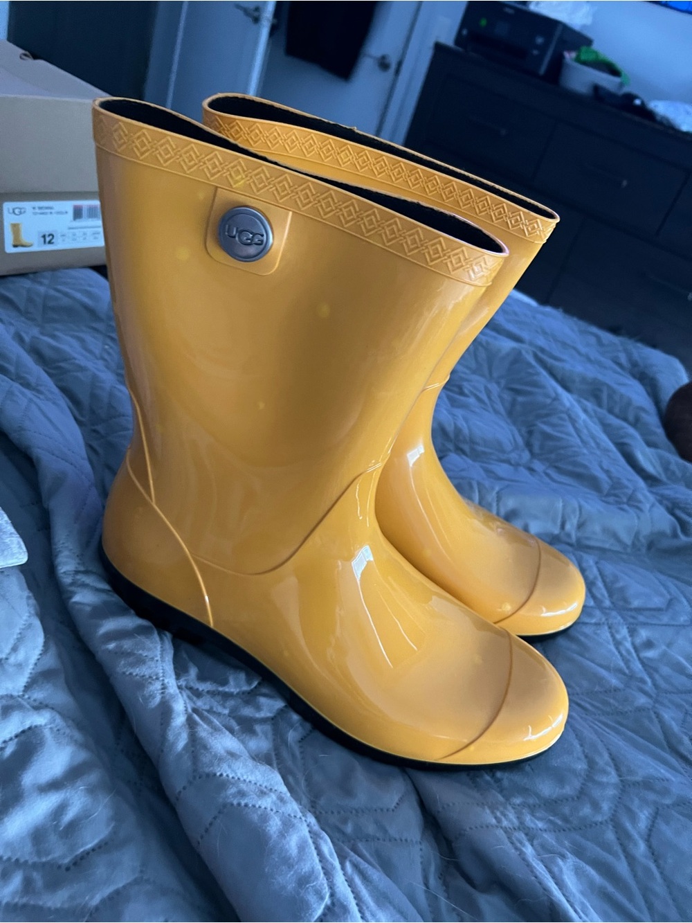 UGG womens  Yellow Gloss Rain Boots new